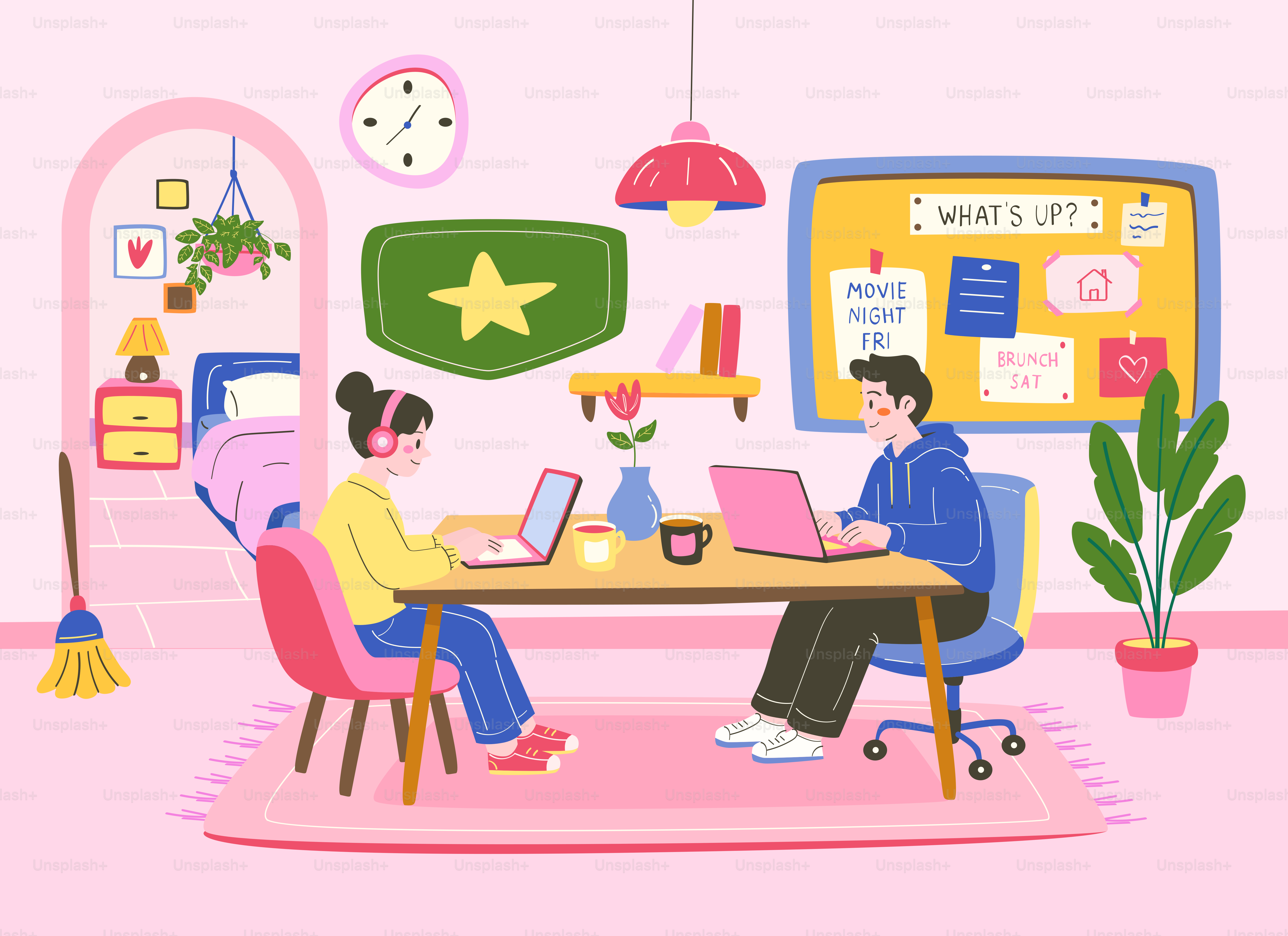 Zwei Personen, die an Laptops in einem rosa Raum arbeiten